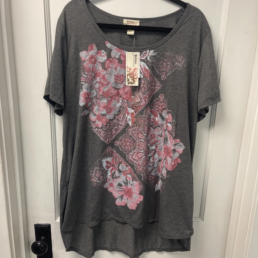 Madison & Berkeley Gray Short Sleeve Top With Pink Flowers - Womens 3X